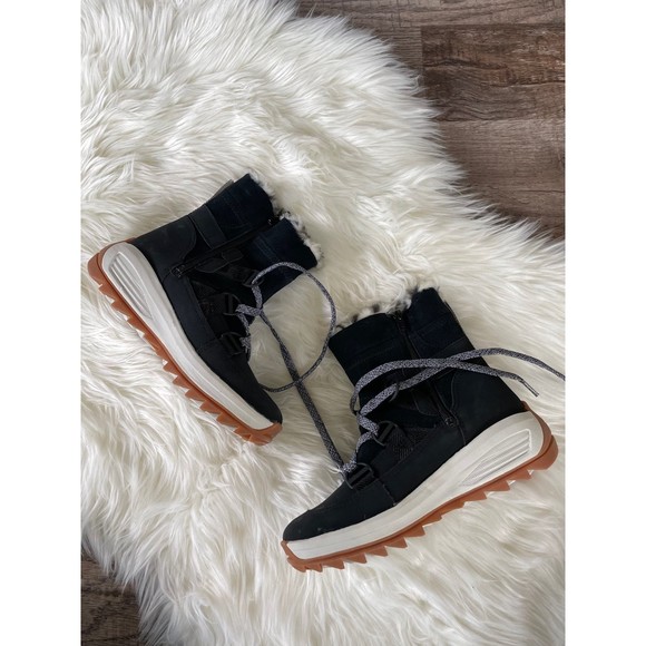 NWOB CAT lace-up snow boots size 7 - Picture 3 of 6